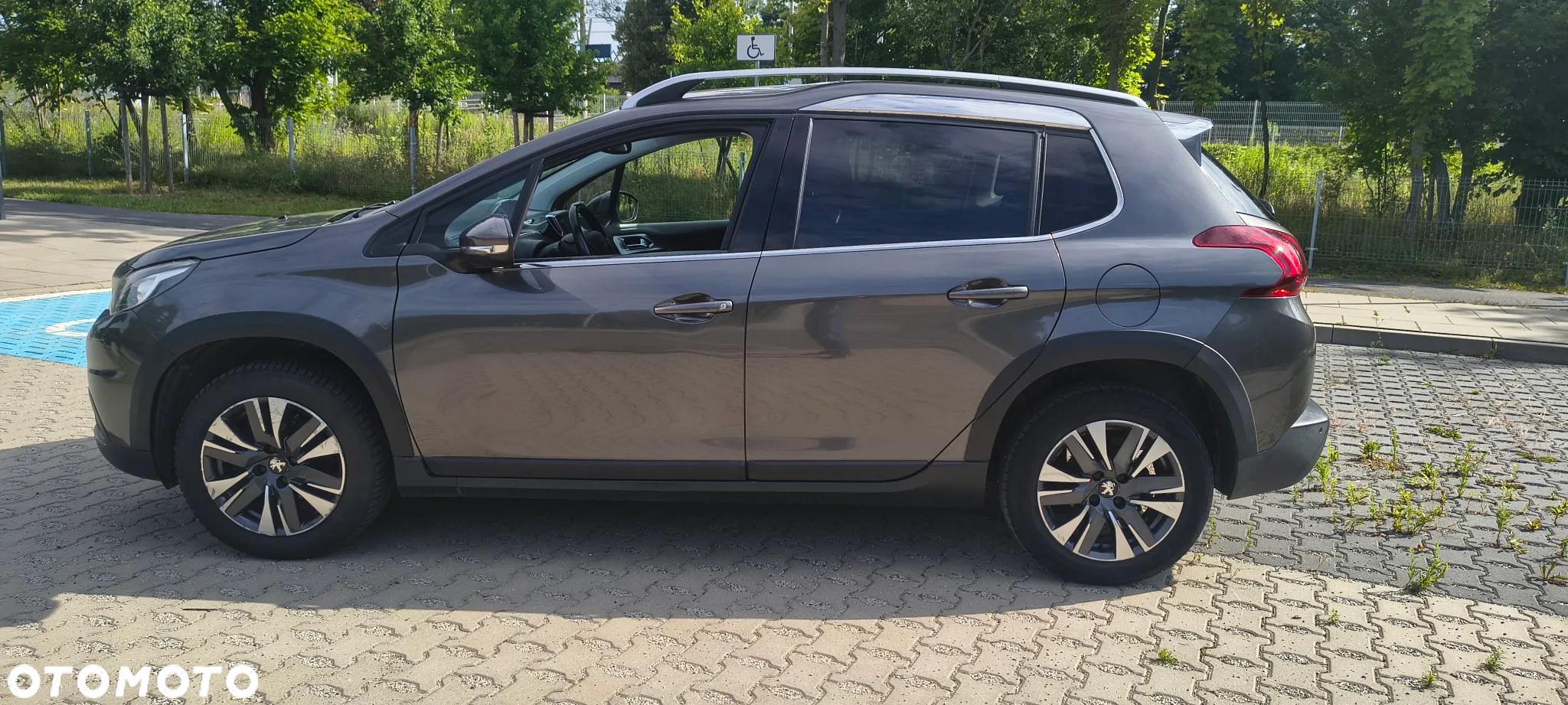 Peugeot 2008 1.2 Pure Tech Allure S&S - 7