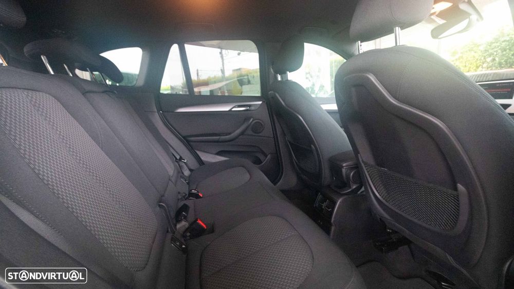 BMW X1 25 e xDrive Corporate Edition - 10