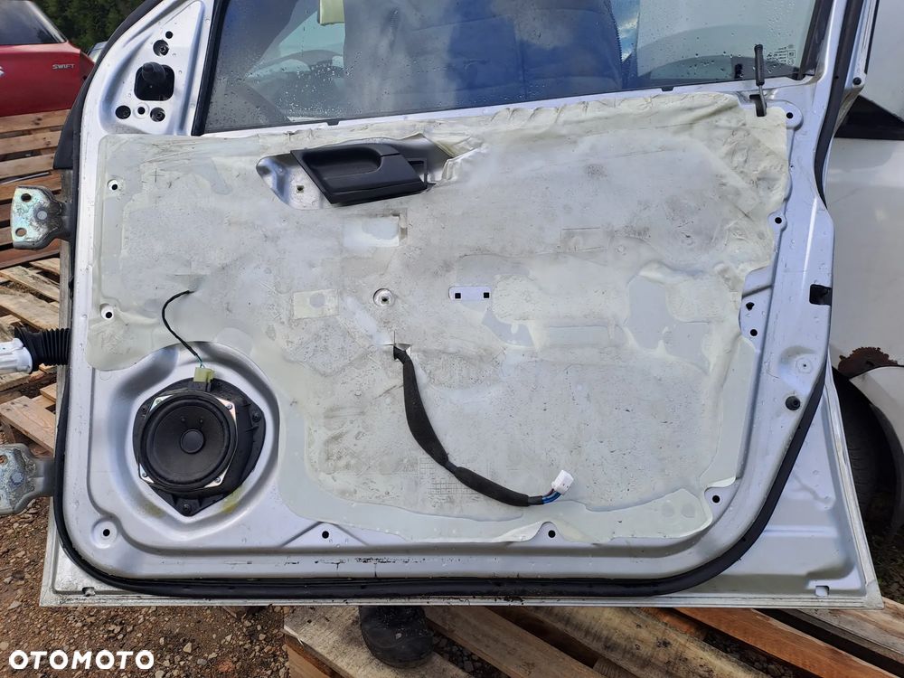 Chevrolet Aveo T250 HB 5D drzwi klapa bagażnika zderzak kod lakieru 92U - 16