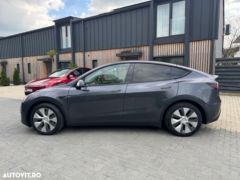 Tesla Model Y - 2