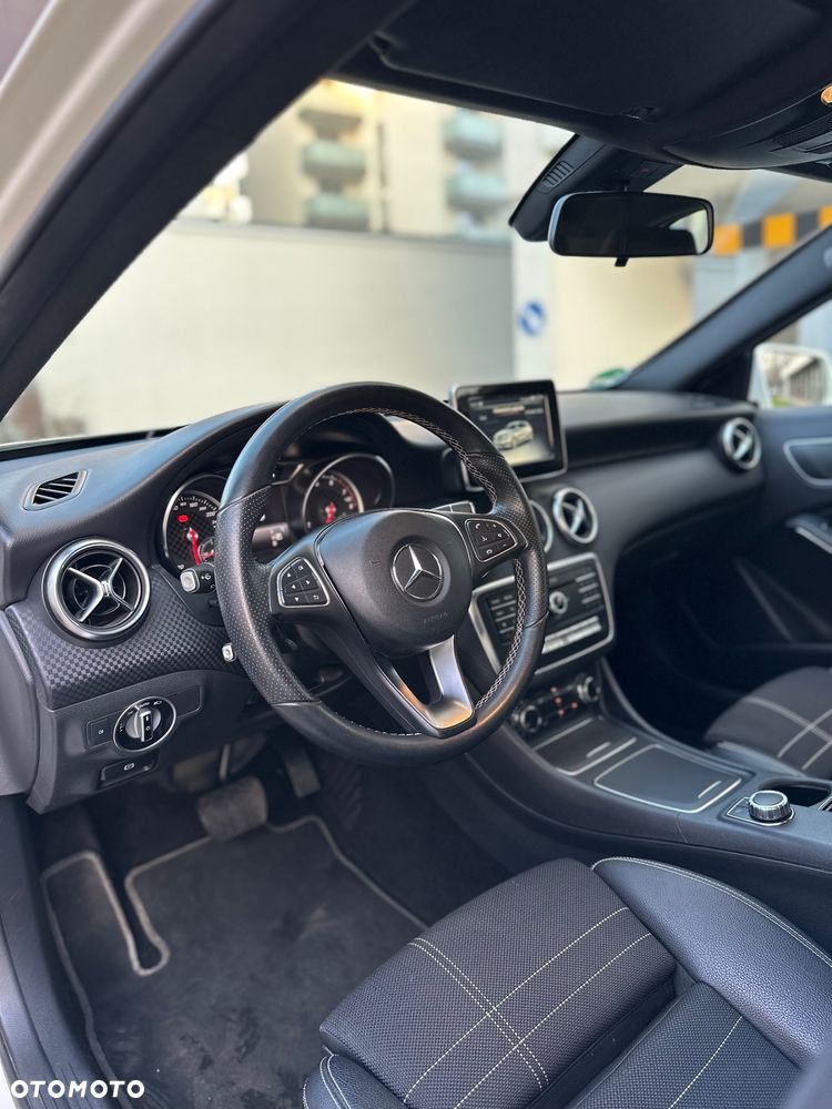 Mercedes-Benz Klasa A 180 7G-DCT SCORE - 35