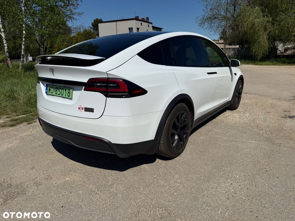 Tesla Model X - 3