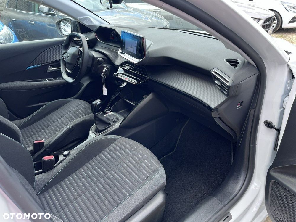 Peugeot 208 - 22