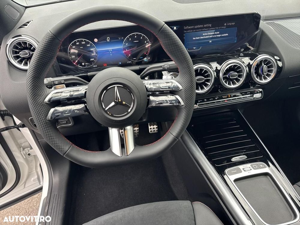 Mercedes-Benz GLA - 11