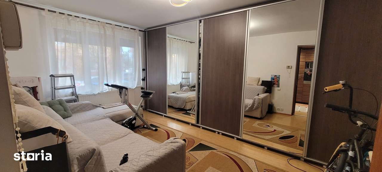 Vand apartament cu 3 camere pe Strada Fanionului, Craiter — fotografia 1