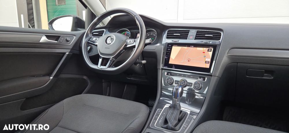 Volkswagen e-Golf - 18
