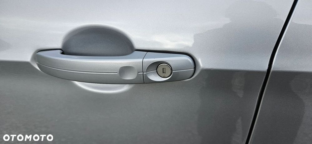 Ford Kuga 2.0 TDCi 2x4 Titanium - 16