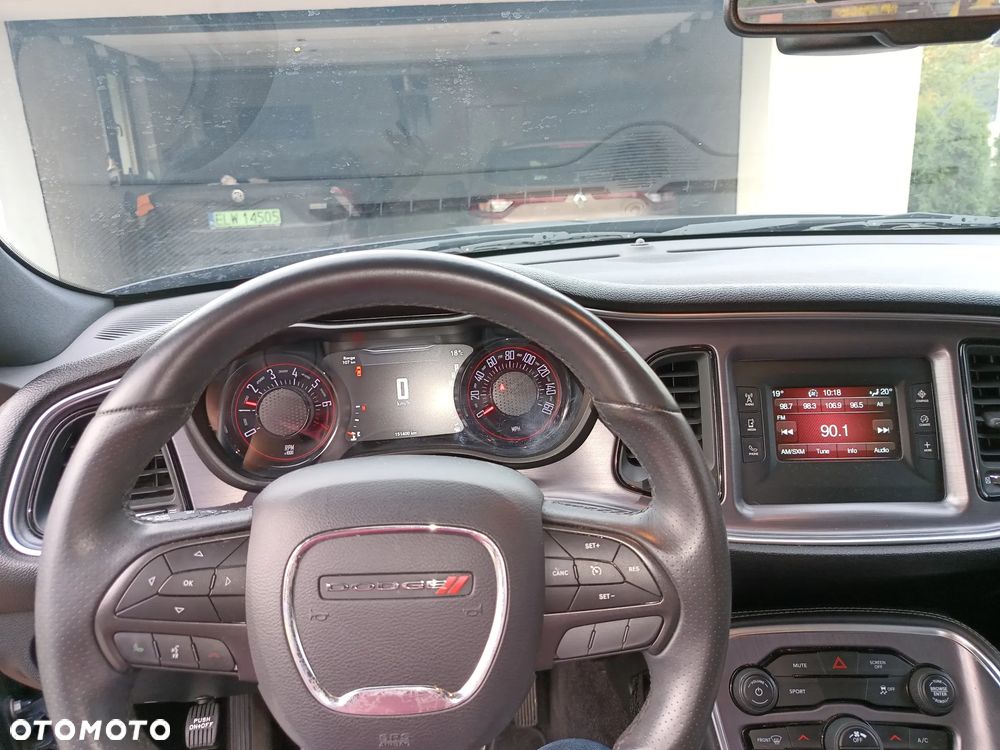 Dodge Challenger - 9