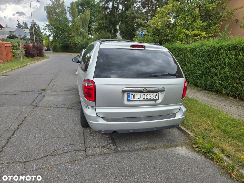 Chrysler Town & Country - 5