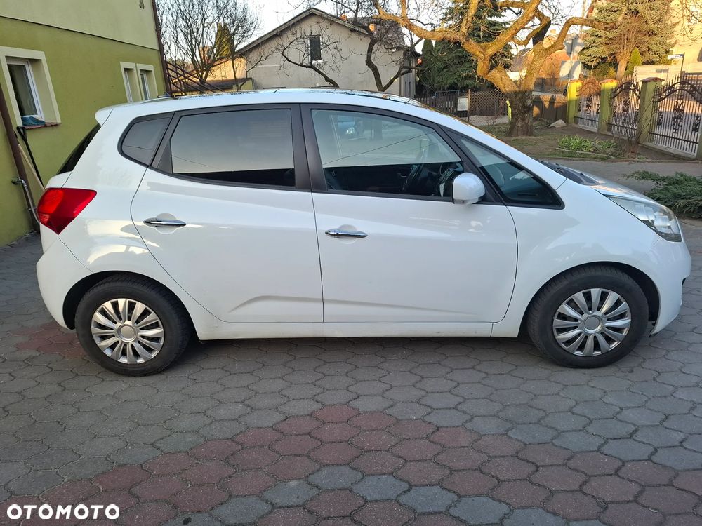 Kia Venga - 10