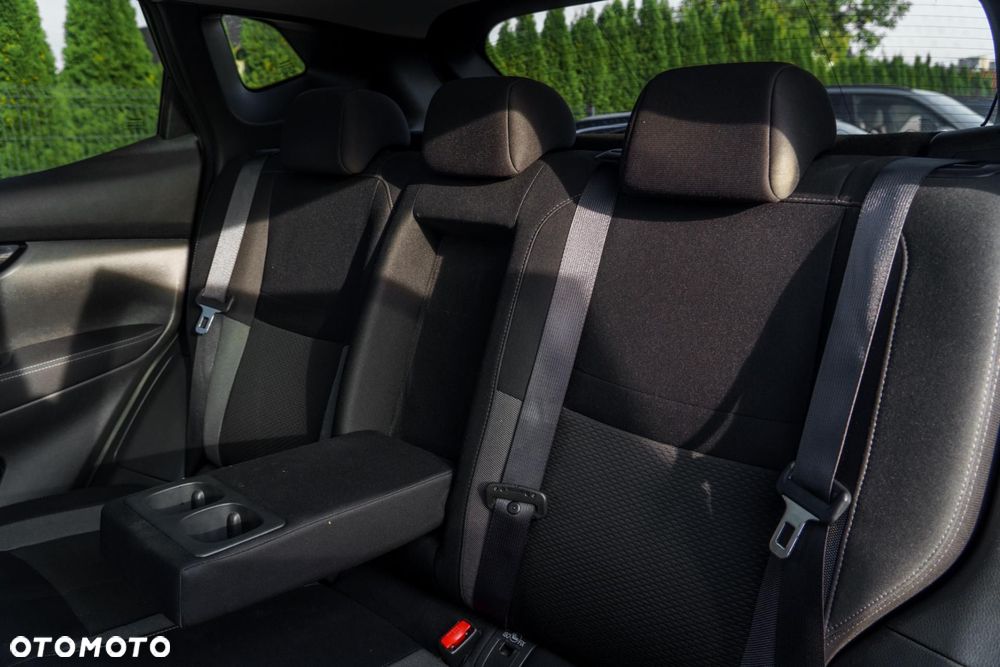 Nissan Qashqai 1.3 DIG-T N-Connecta - 35