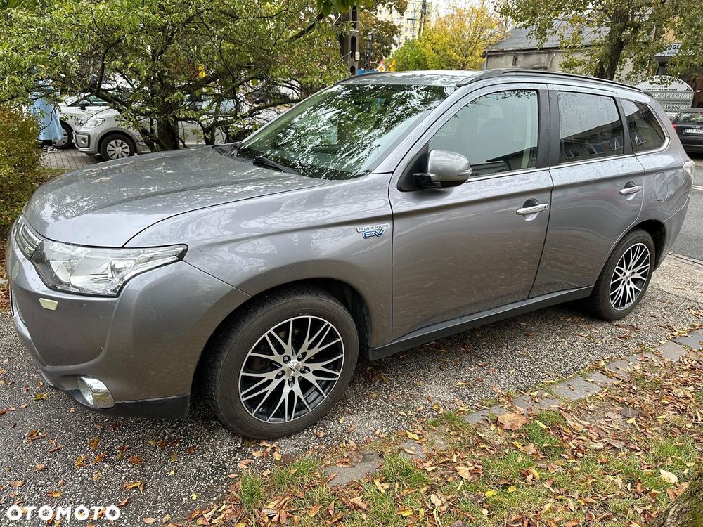 Mitsubishi Outlander PHEV Instyle NAVI + - 11