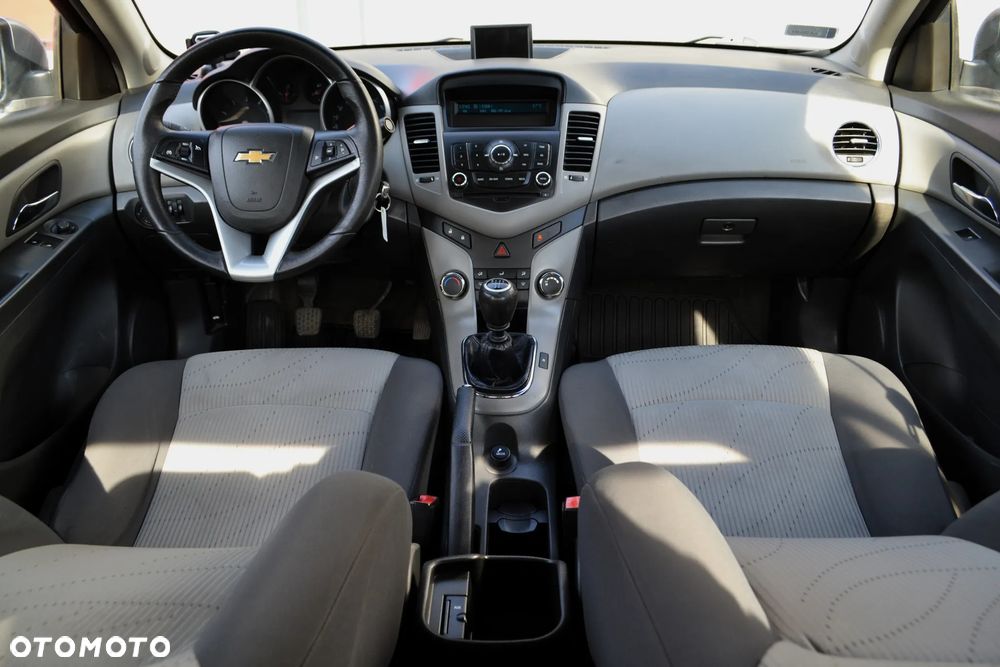 Chevrolet Cruze 1.6 Base - 8