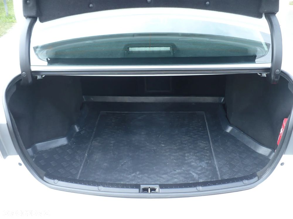 Toyota Avensis 1.6 Edition - 16