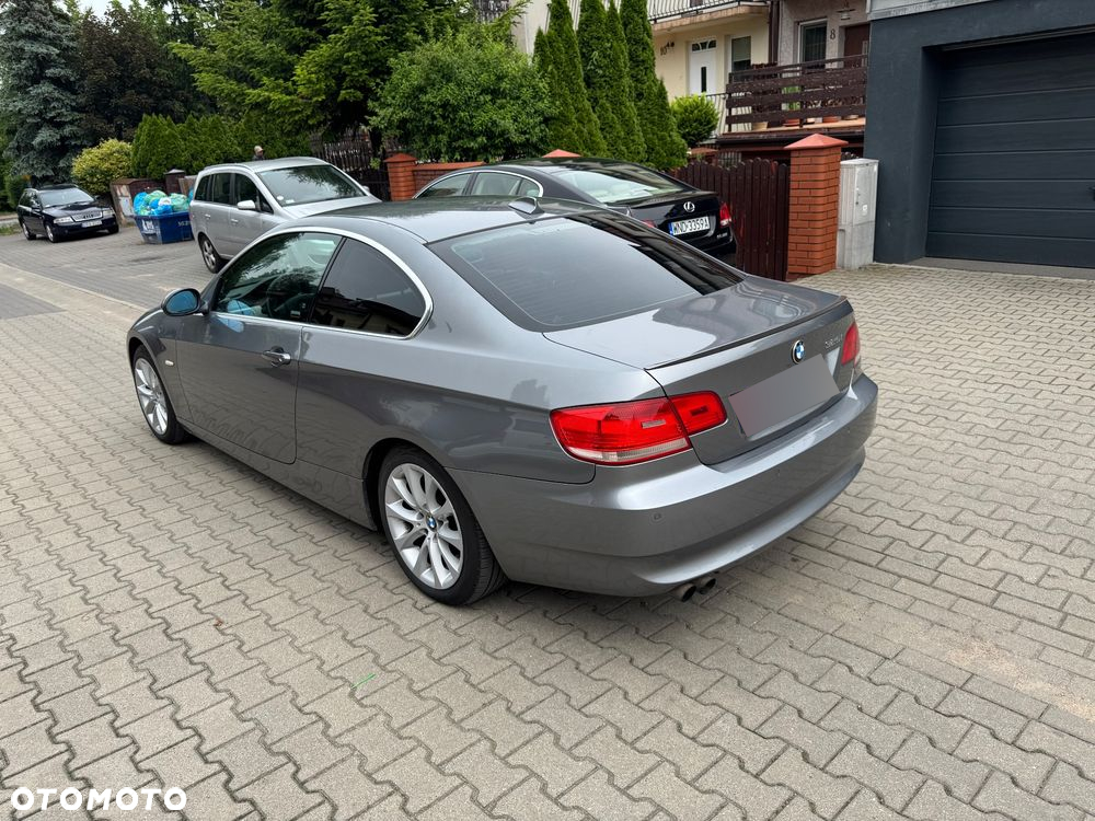 BMW Seria 3 325i Coupe - 3