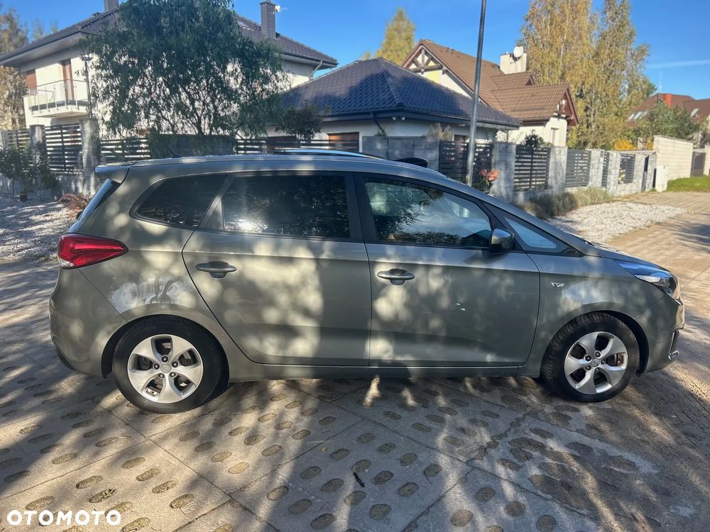Kia Carens 1.7 CRDi L 7os - 5