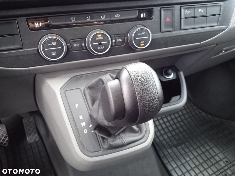 Volkswagen Caravelle - 21