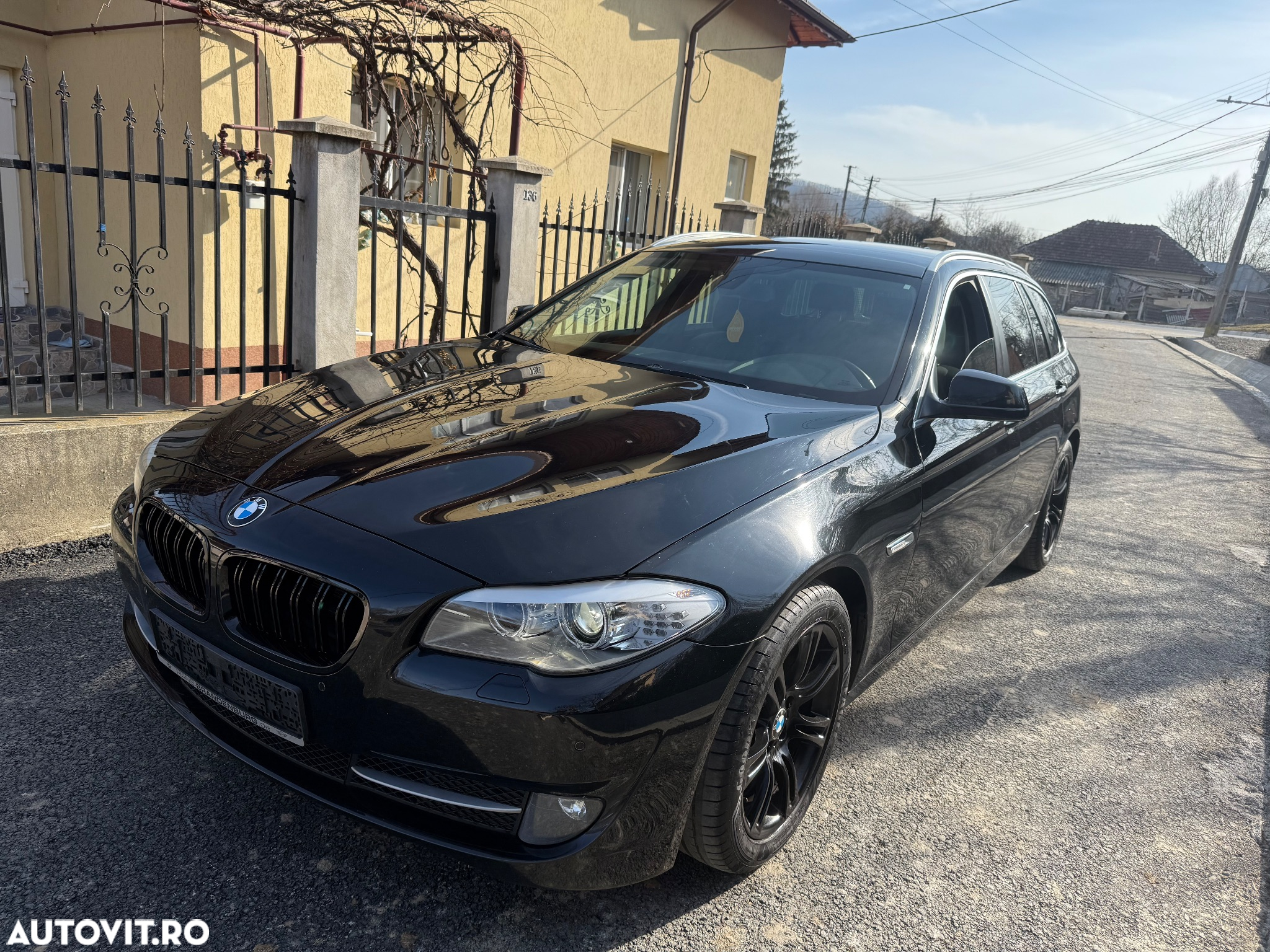 BMW Seria 5 520d Touring - 9