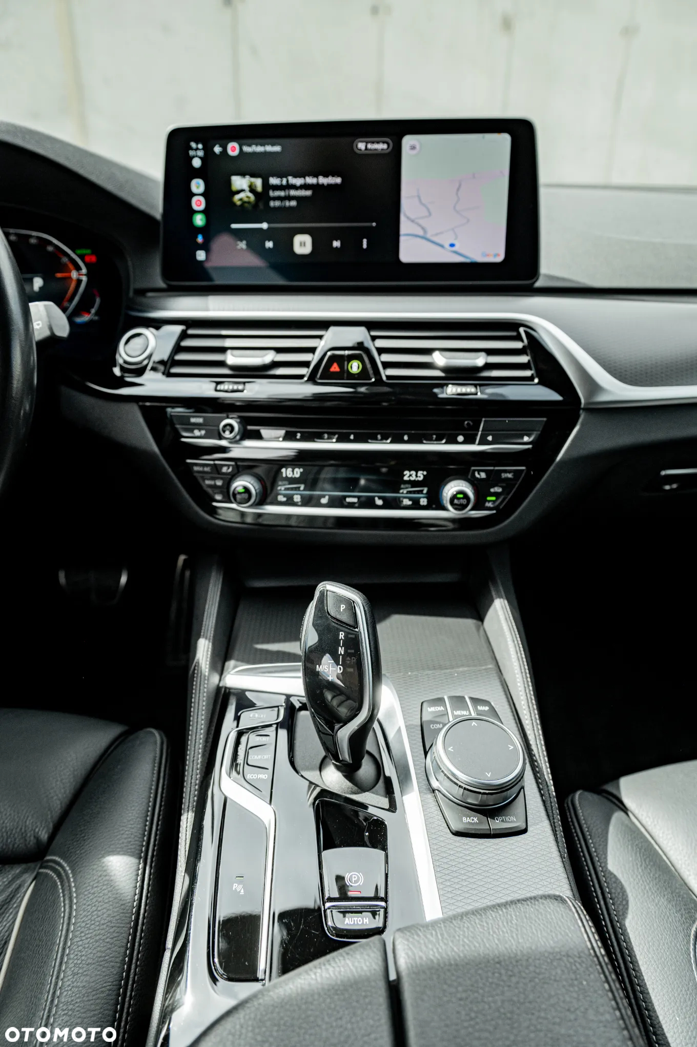 BMW Seria 5 530d xDrive Touring M Sport Edition - 17