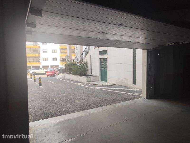 Garagem em condomínio de Massamá - Grande imagem: 3/7