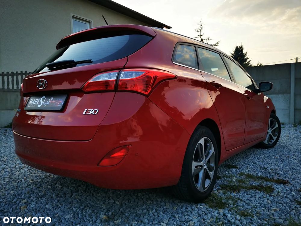 Hyundai i30 blue Kombi 1.6 GDi YES Gold - 26