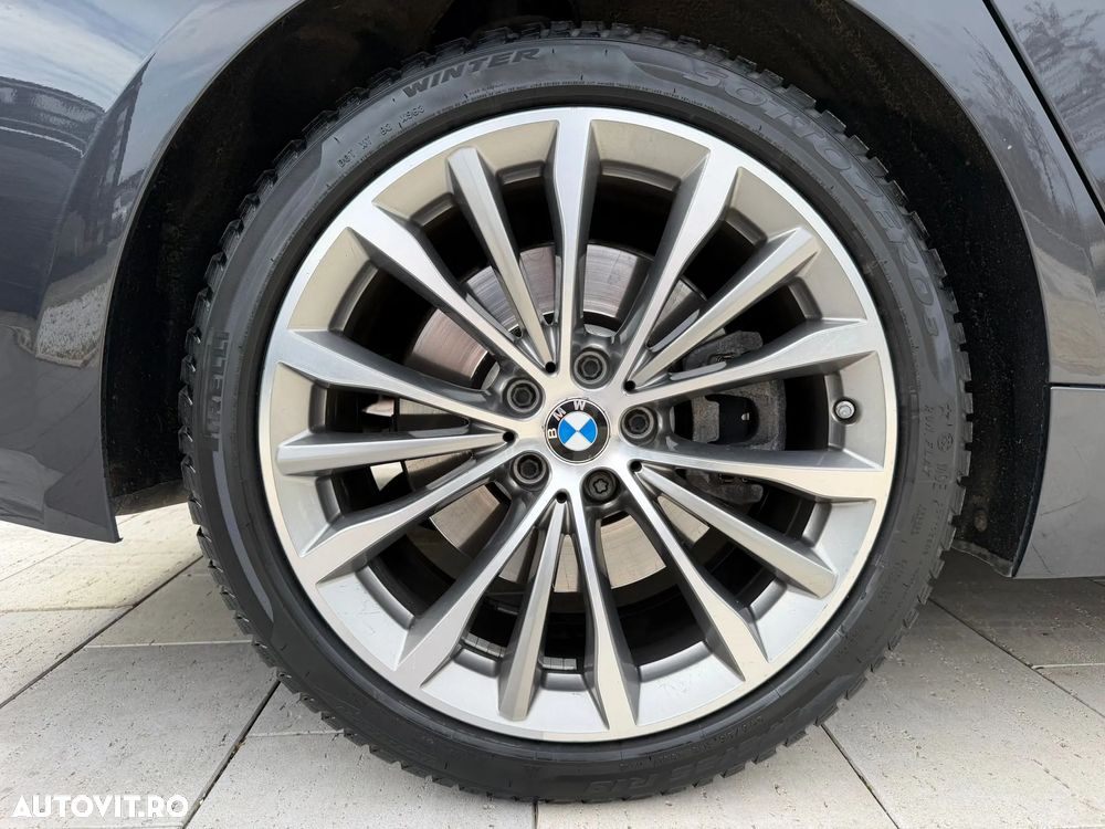 BMW Seria 5 530d xDrive AT MHEV - 27