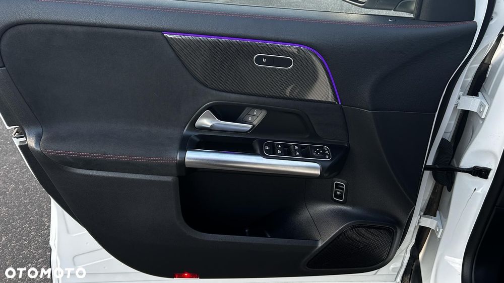 Mercedes-Benz GLA - 10