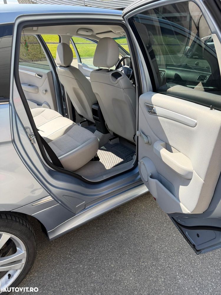 Mercedes-Benz B 180 - 10