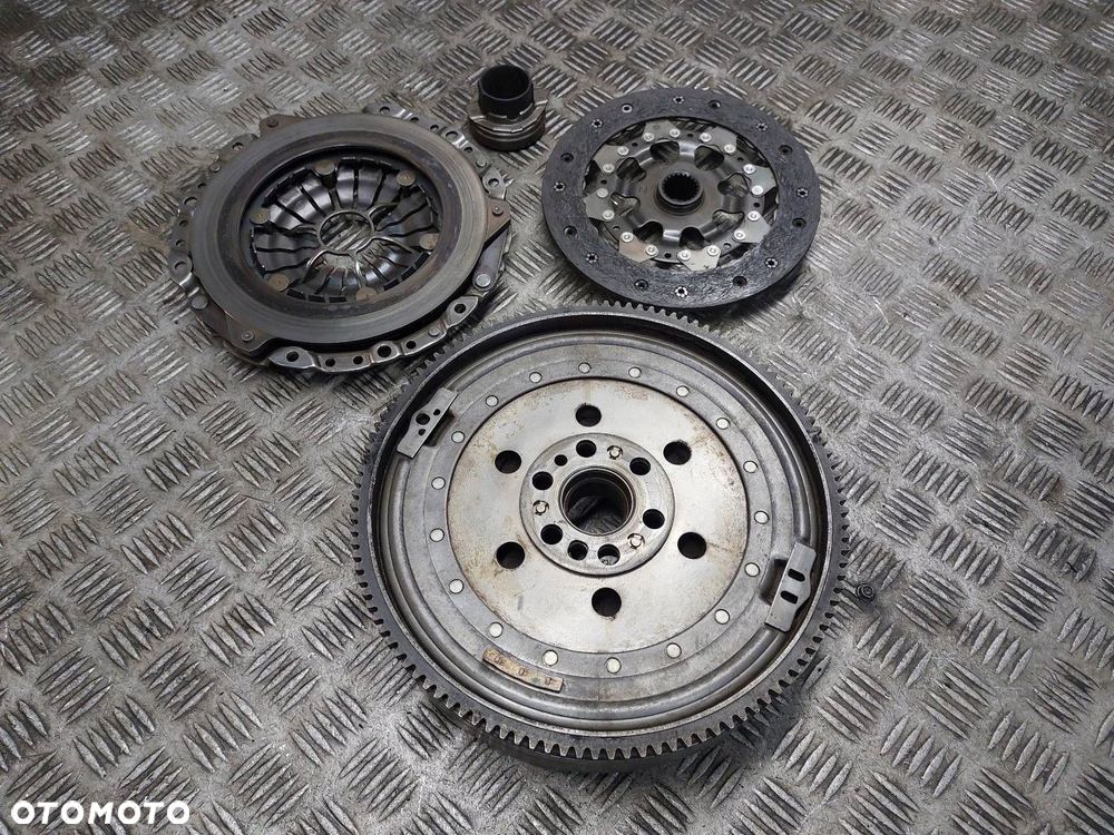 KOŁO DWUMASOWE + TARCZA + DOCISK + ŁOŻYSKO OPOROWE BMW E90 318i 2.0 16V - 5