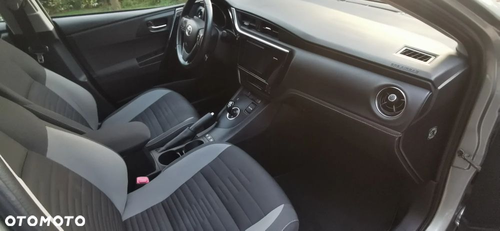 Toyota Auris - 13