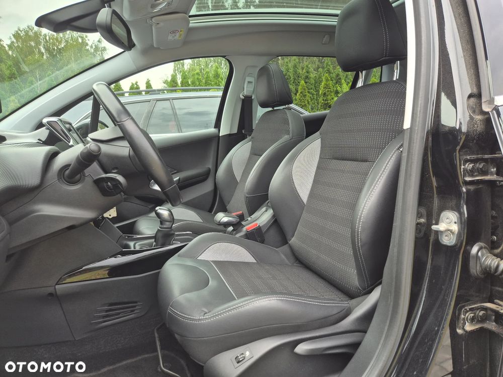 Peugeot 2008 1.2 Pure Tech Allure S&S - 12