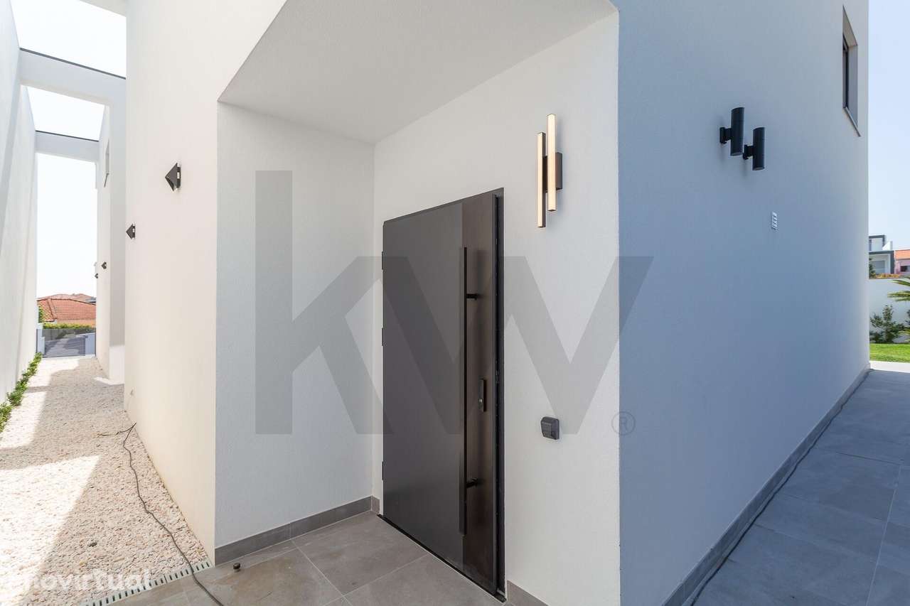 Moradia T4 Exclusiva em Cascais | Piscina, Garagem para 5 Carros e Aca - Grande imagem: 3/57
