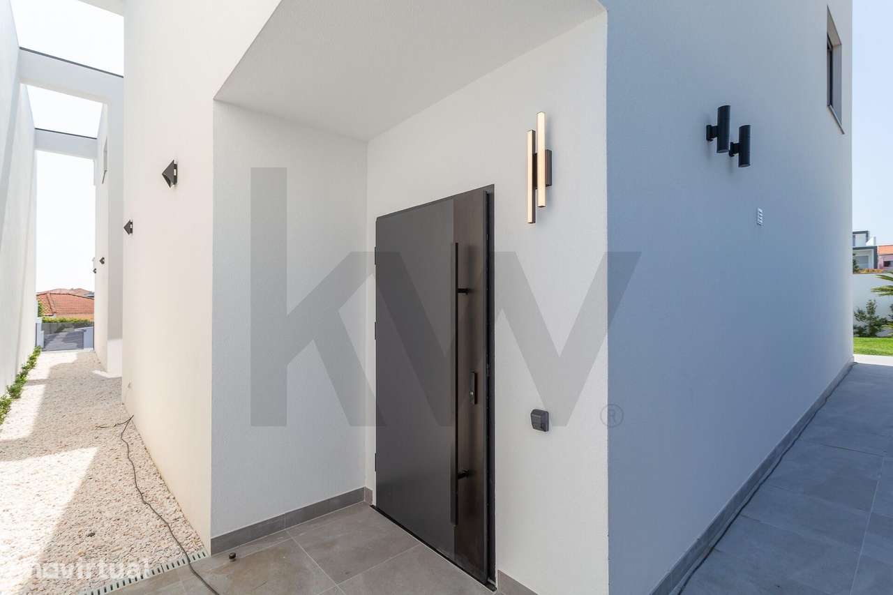 Moradia T4 Exclusiva em Cascais | Piscina, Garagem para 5 Carros e Aca - Grande imagem: 3/57