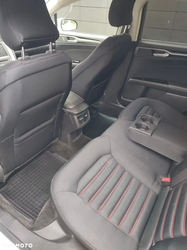 Ford Fusion 2.0 EcoBoost Titanium - 13