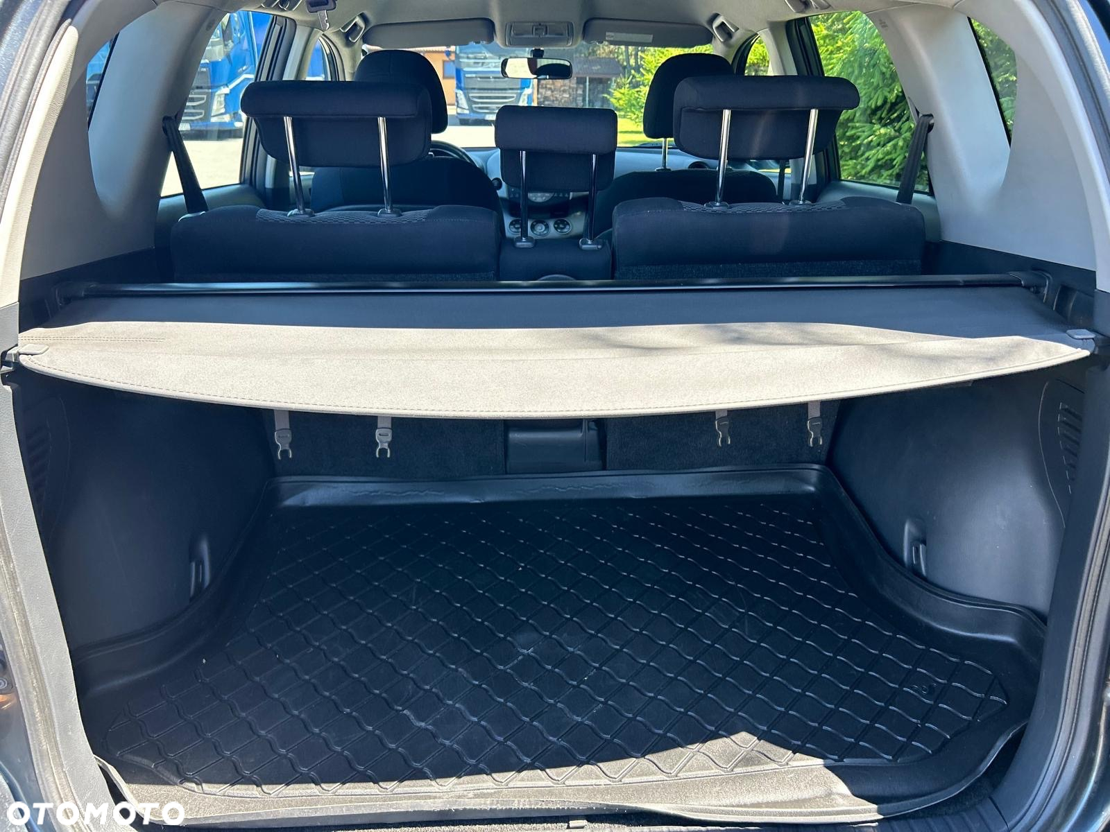 Toyota RAV4 2.2 D-4D Sol - 27