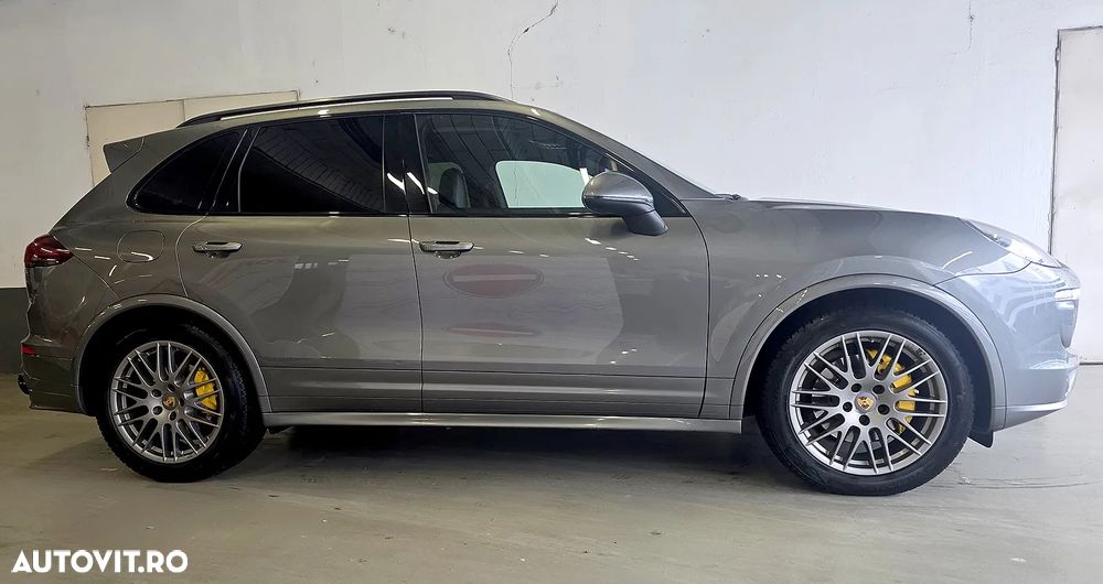 Porsche Cayenne - 1