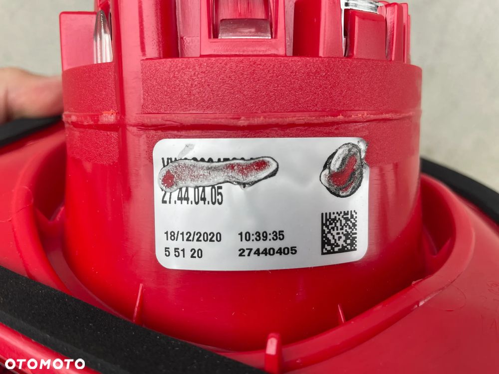 LAMPA TYLNA PRAWA W KLAPĘ VW PASSAT B6 KOMBI  2005-2011 - NOWA AL - 3