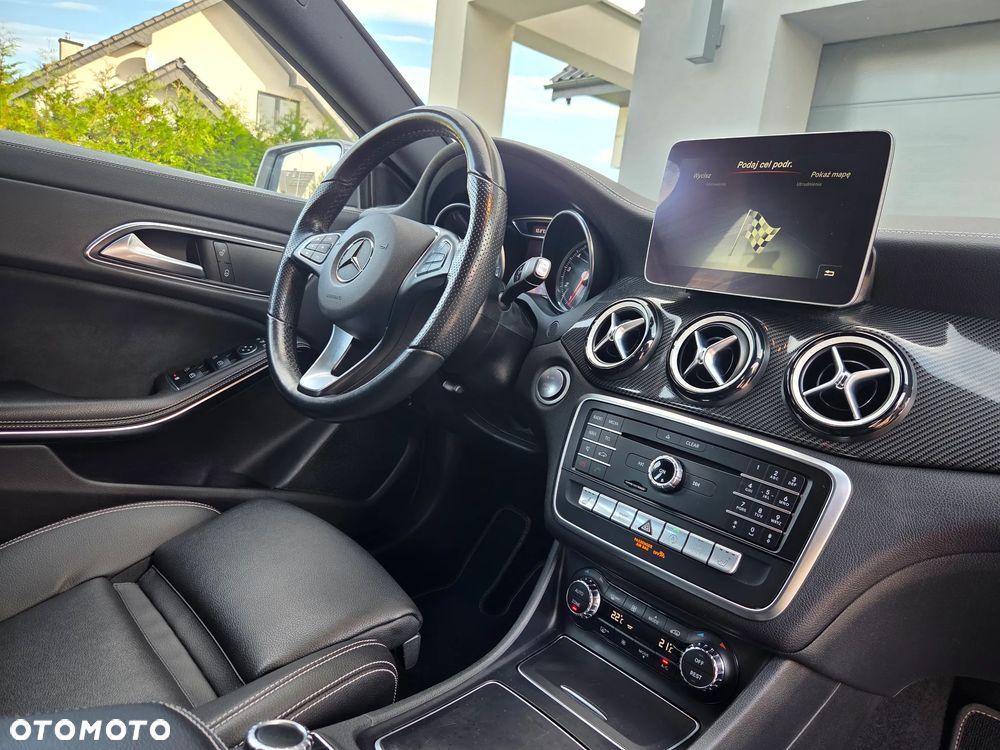Mercedes-Benz CLA 200 7G-DCT AMG Line - 35