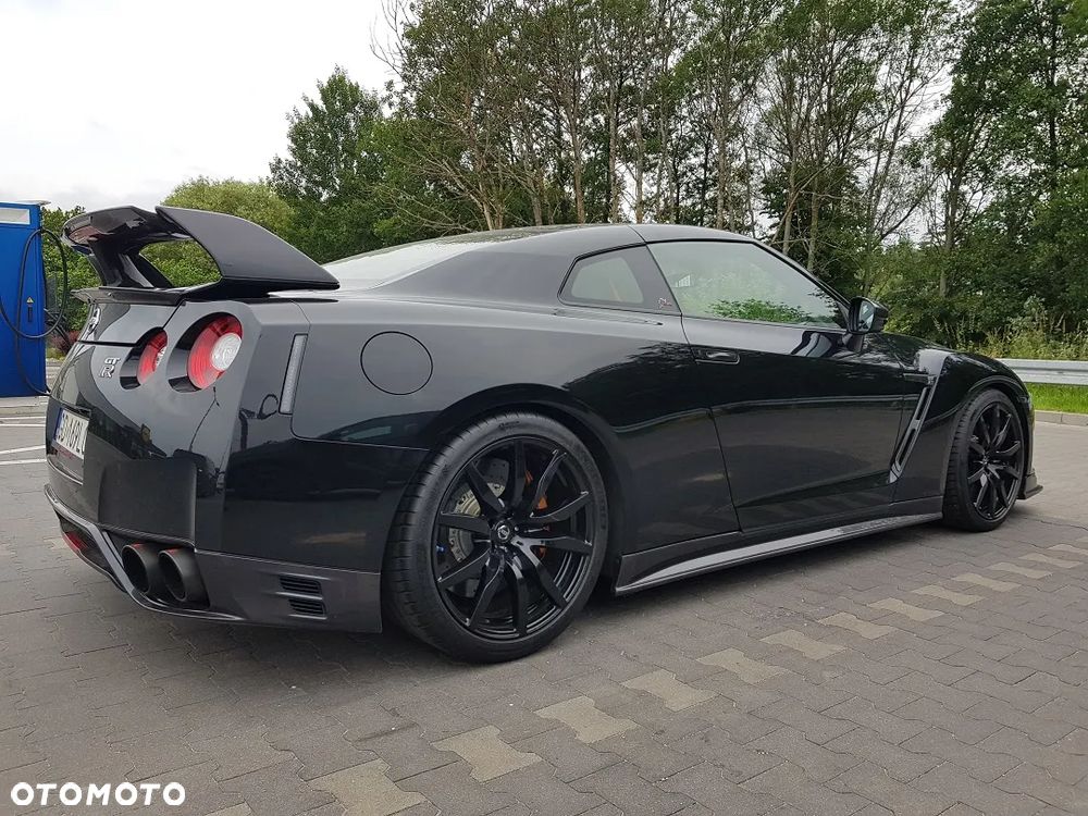 Nissan GT-R - 11