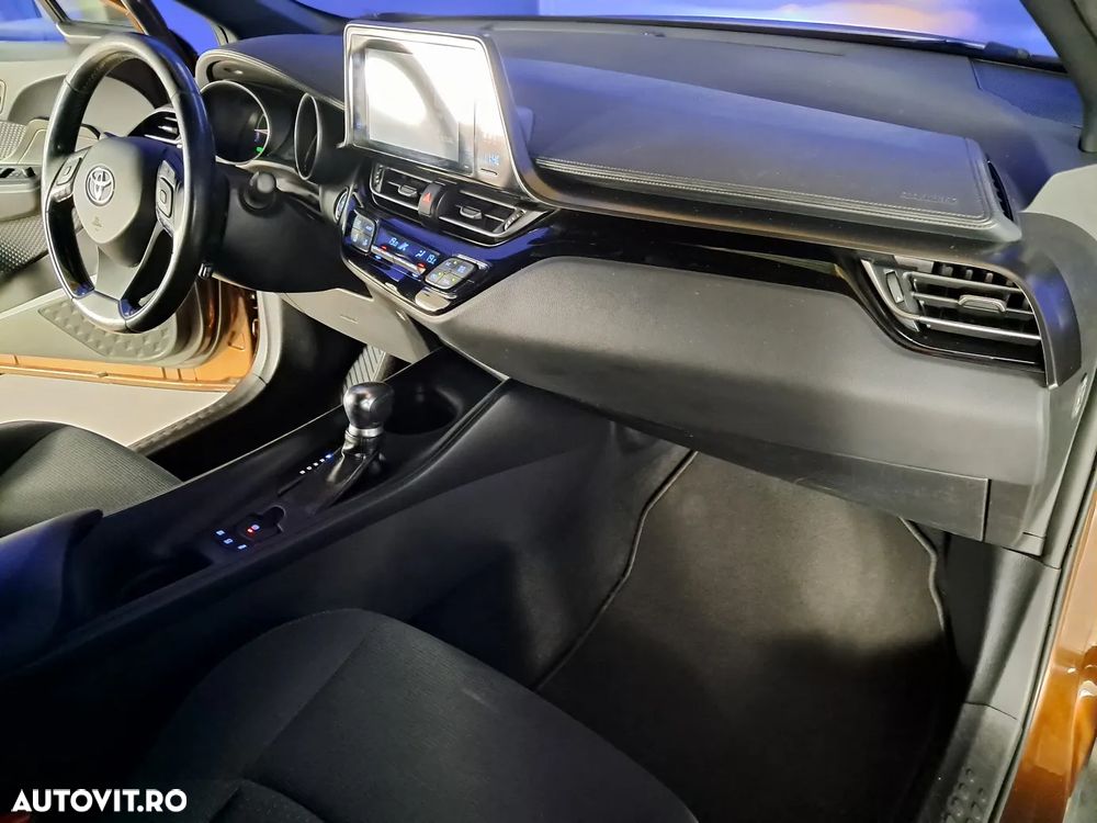 Toyota C-HR 1.8 HSD 4x2 CVT C-enter - 13