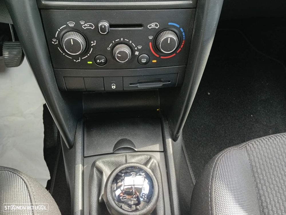 Peugeot 207 1.4 VTi Allure - 17