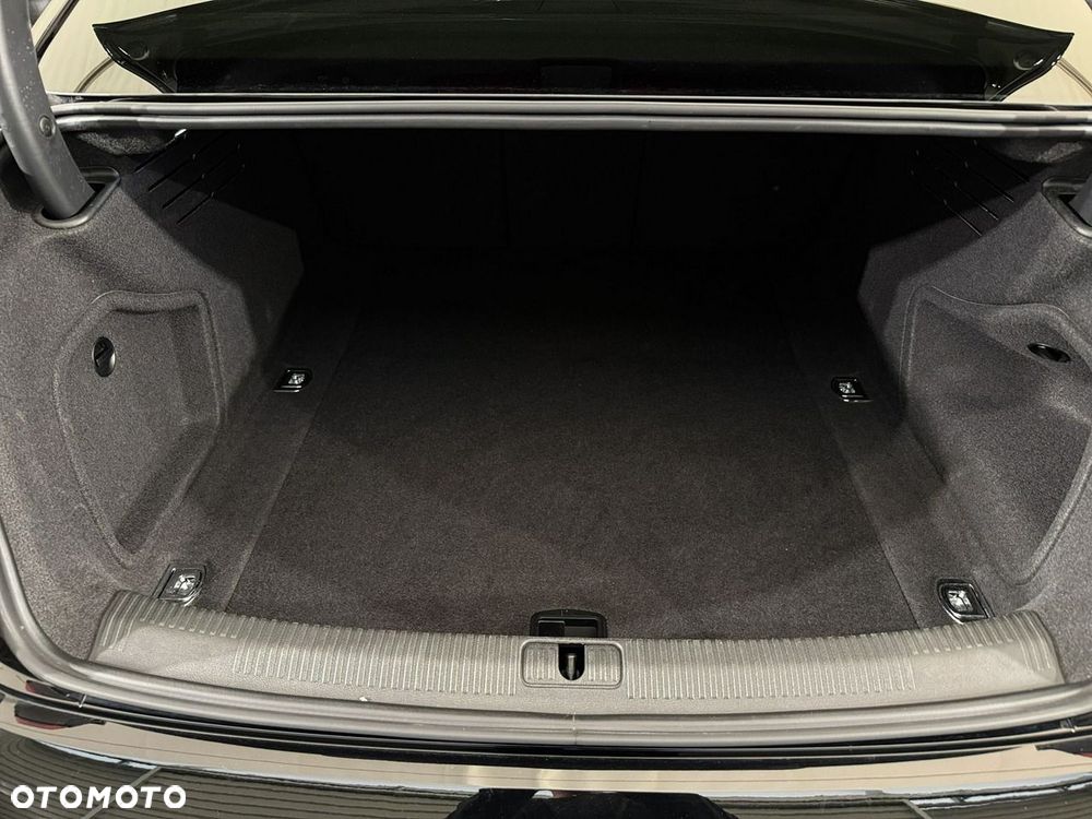 Audi A4 Limousine - 32