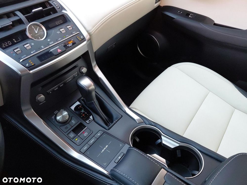 Lexus NX 300 F Impression AWD - 21