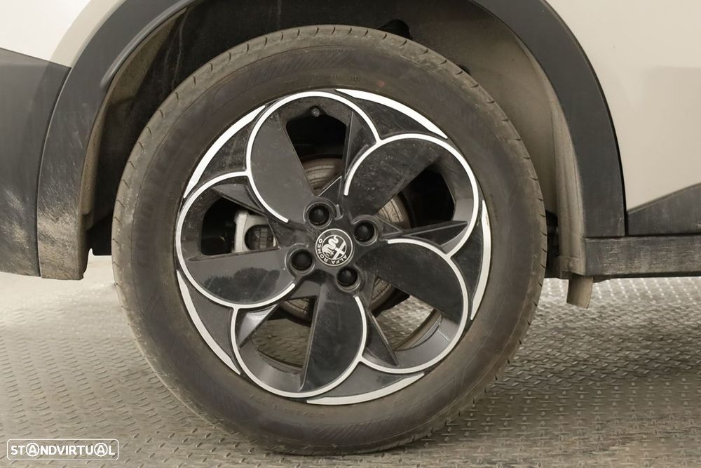 Alfa Romeo Junior Elletrica 50 kWh - 5