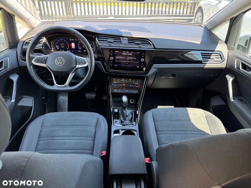 Volkswagen Touran - 17