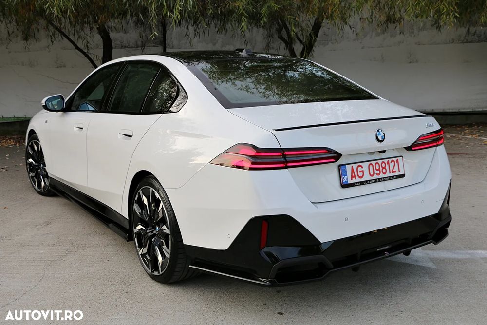 BMW Seria 5 520i AT MHEV - 4