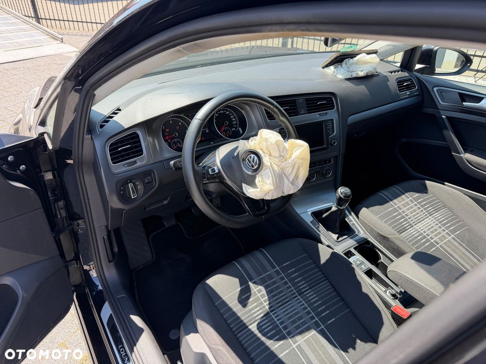 Volkswagen Golf - 24