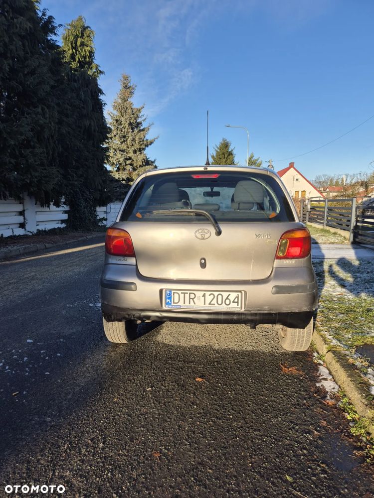 Toyota Yaris 1.0 Base - 11