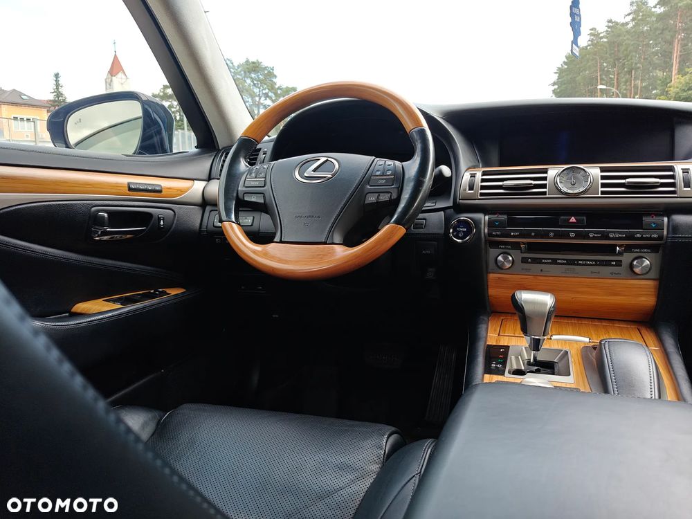 Lexus LS 600h L - 10