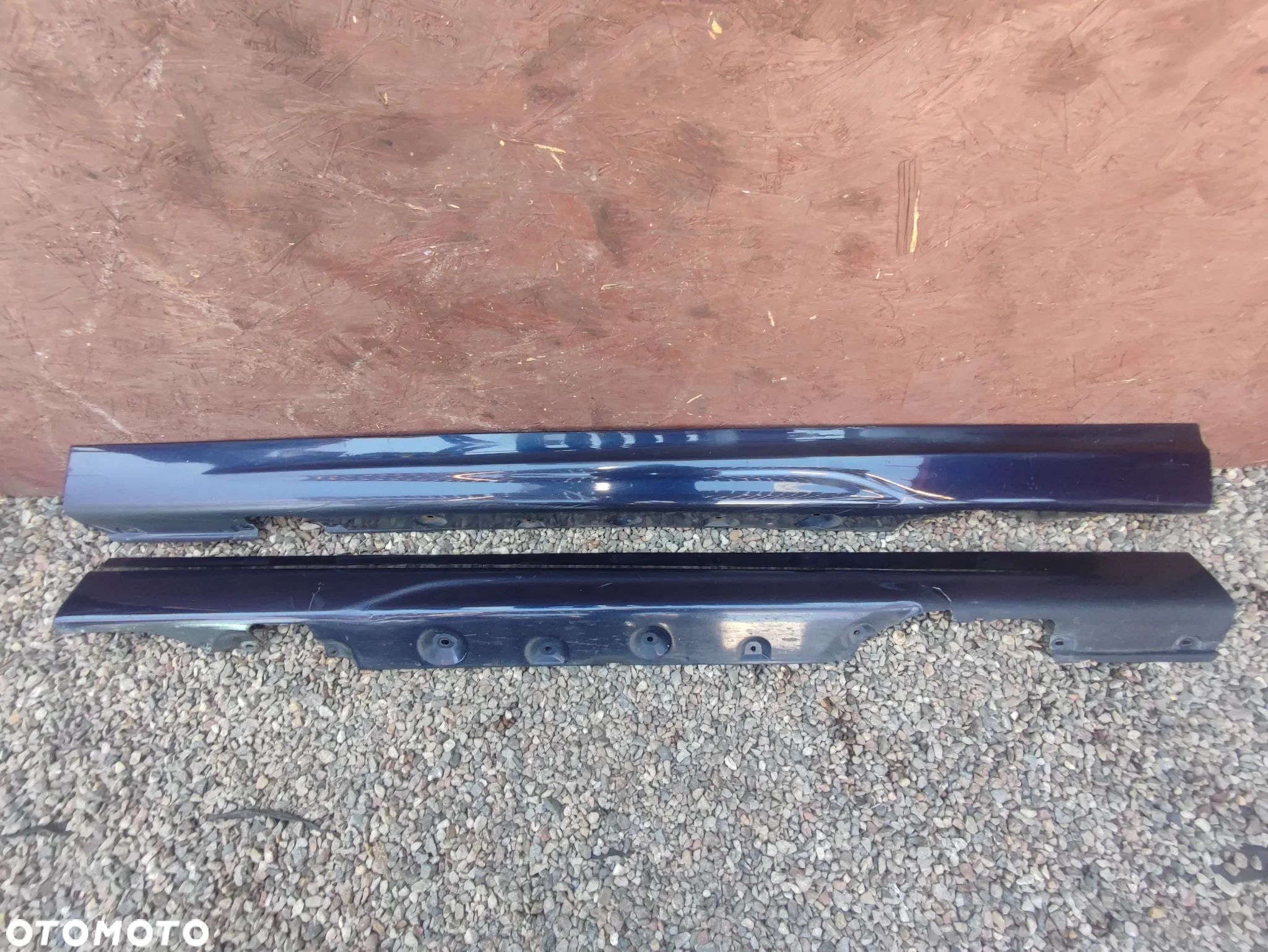 BMW E46 SEDAN / TOURING ORYGINALNE NAKŁADKI NA PROGI M-PAKIET LEWA / PRAWA W KOLORZE orientblau metallic 317/5 O NR. 51 71 0 002 127 / 51 71 0 002 126 OEM W BARDZO DOBRYM STANIE - 1